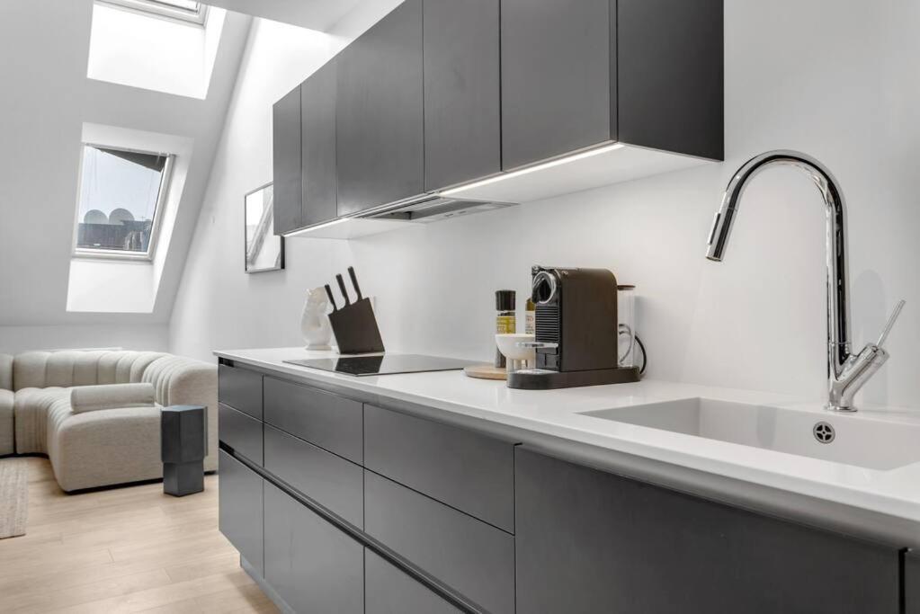 Íbúð Luxury Penthous - 3 Bedroom - 2 Bath - Freeparking - Downtown Reykjavik