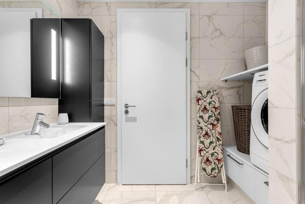 Luxury Penthous - 3 Bedroom - 2 Bath - Freeparking - Downtown Appartamento