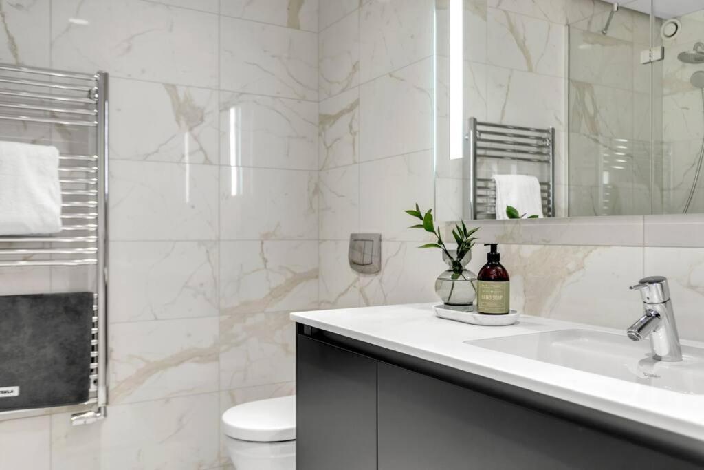 Luxury Penthous - 3 Bedroom - 2 Bath - Freeparking - Downtown Appartamento