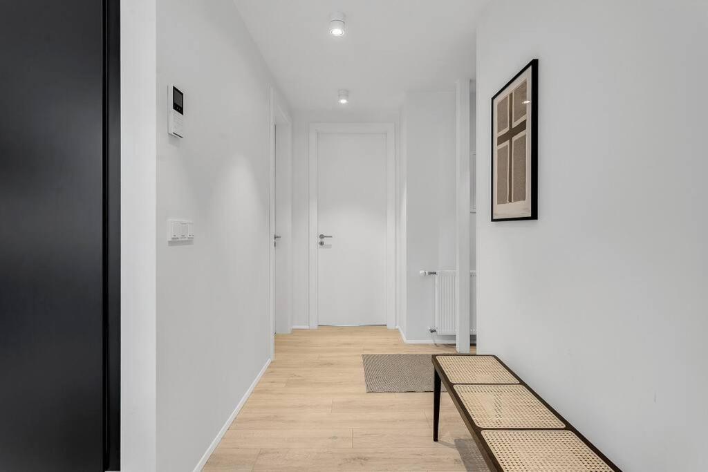 Íbúð Luxury Penthous - 3 Bedroom - 2 Bath - Freeparking - Downtown *